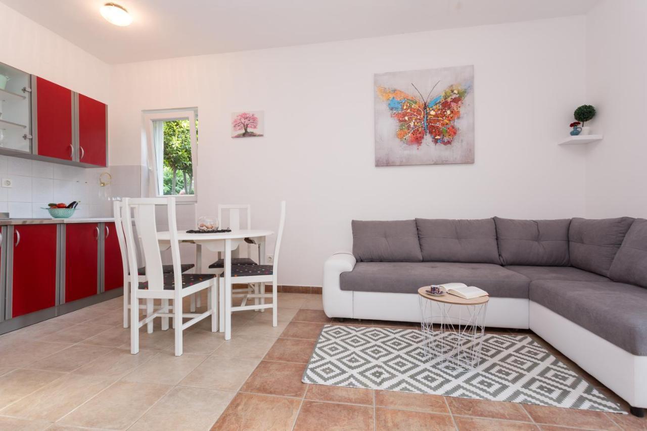 Lara - Apartment Near The Beach Vrbnik Exterior foto