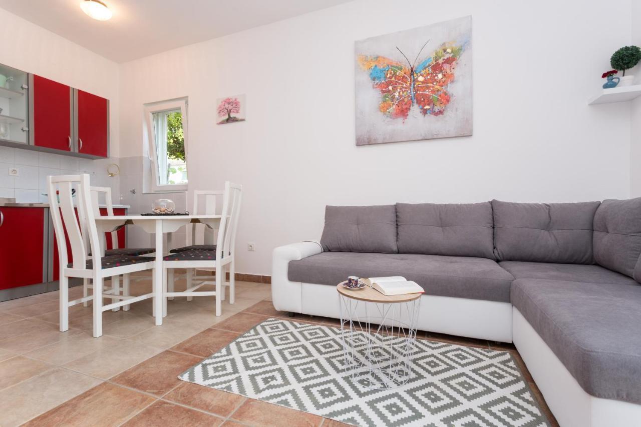 Lara - Apartment Near The Beach Vrbnik Exterior foto